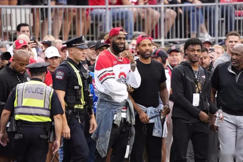 低位策应与 低位策应与